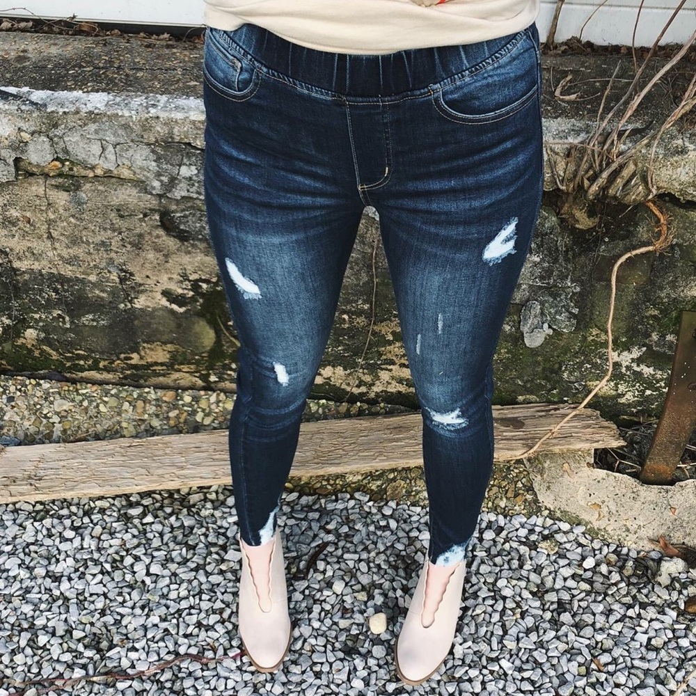 Premium Distressed Pull-on Jeans NWT Size M